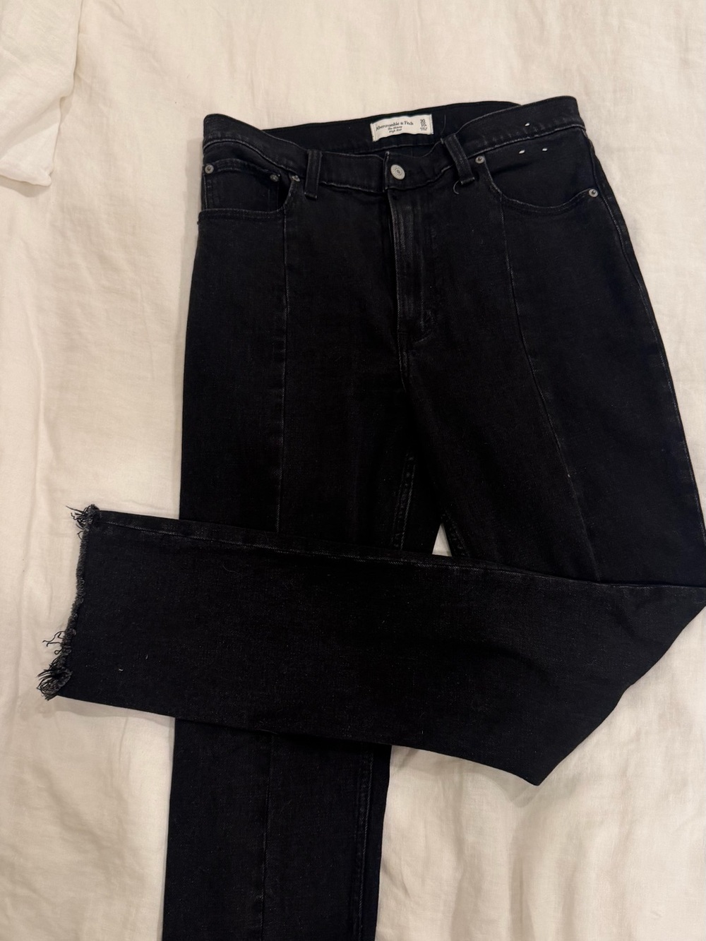 ABERCROMBIE THE SKINNY HIGH RISE- Black High-Rise Women’s Jeans size 30/10R